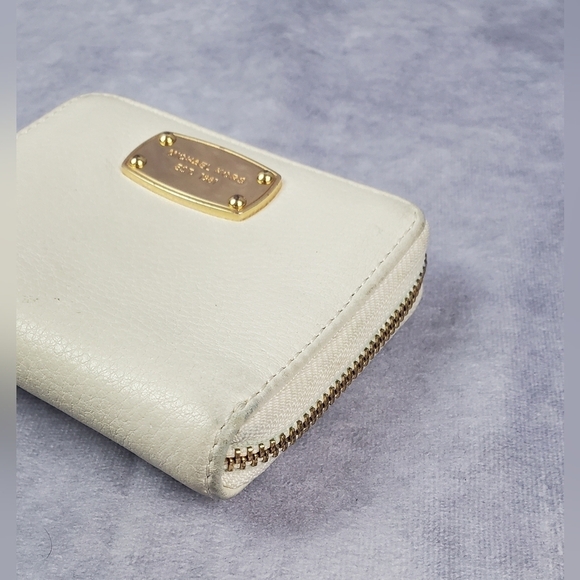 Michael Kors Two Fold  Beige Card holder Wallet - Picture 11 of 12